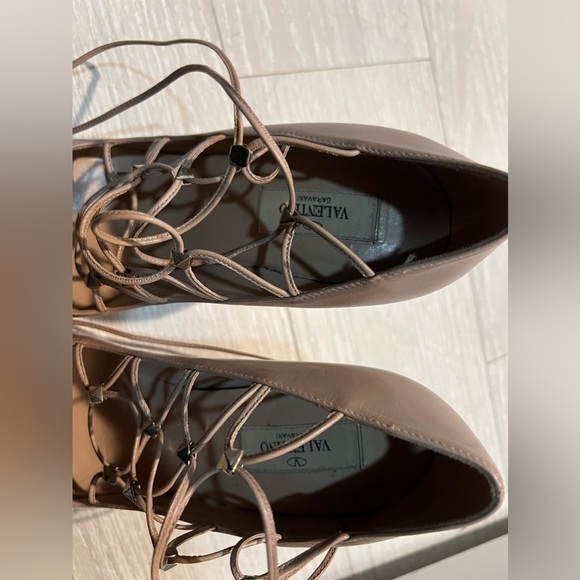 Valentino Garavani EU 39 Rockstud Laceup Heels, Nude/Tan - Picture 5 of 6